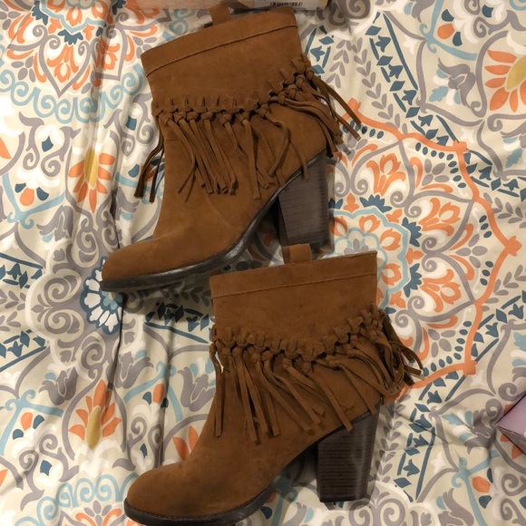 Shoes - Picture 2 of 4